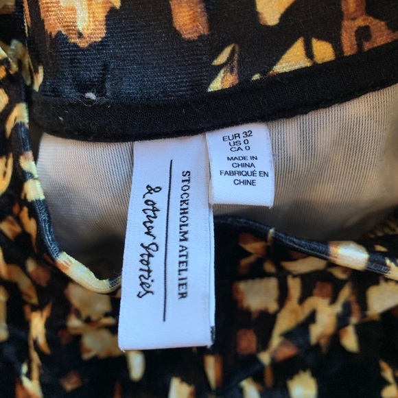 NWOT & Other Stories stretch velvet top size 0 long sleeved pattern top gift - Picture 12 of 12